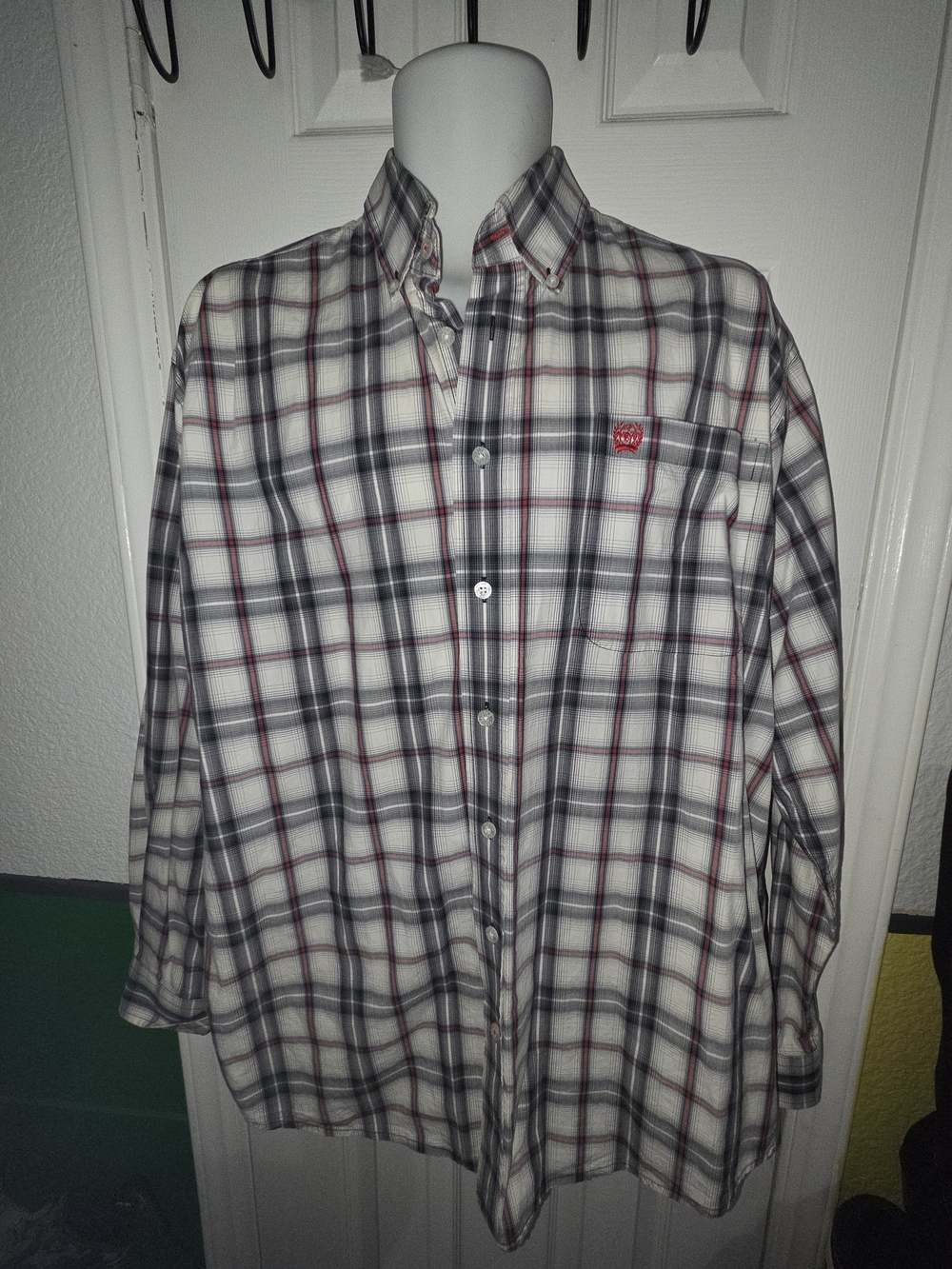 Cinch Men's White, Gray & Red Plaid Western Button-Down Shirt. Size M (NWOT)